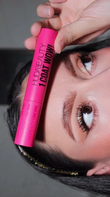 1 COAT WOW! MASCARA BY HUDA BEAUTY