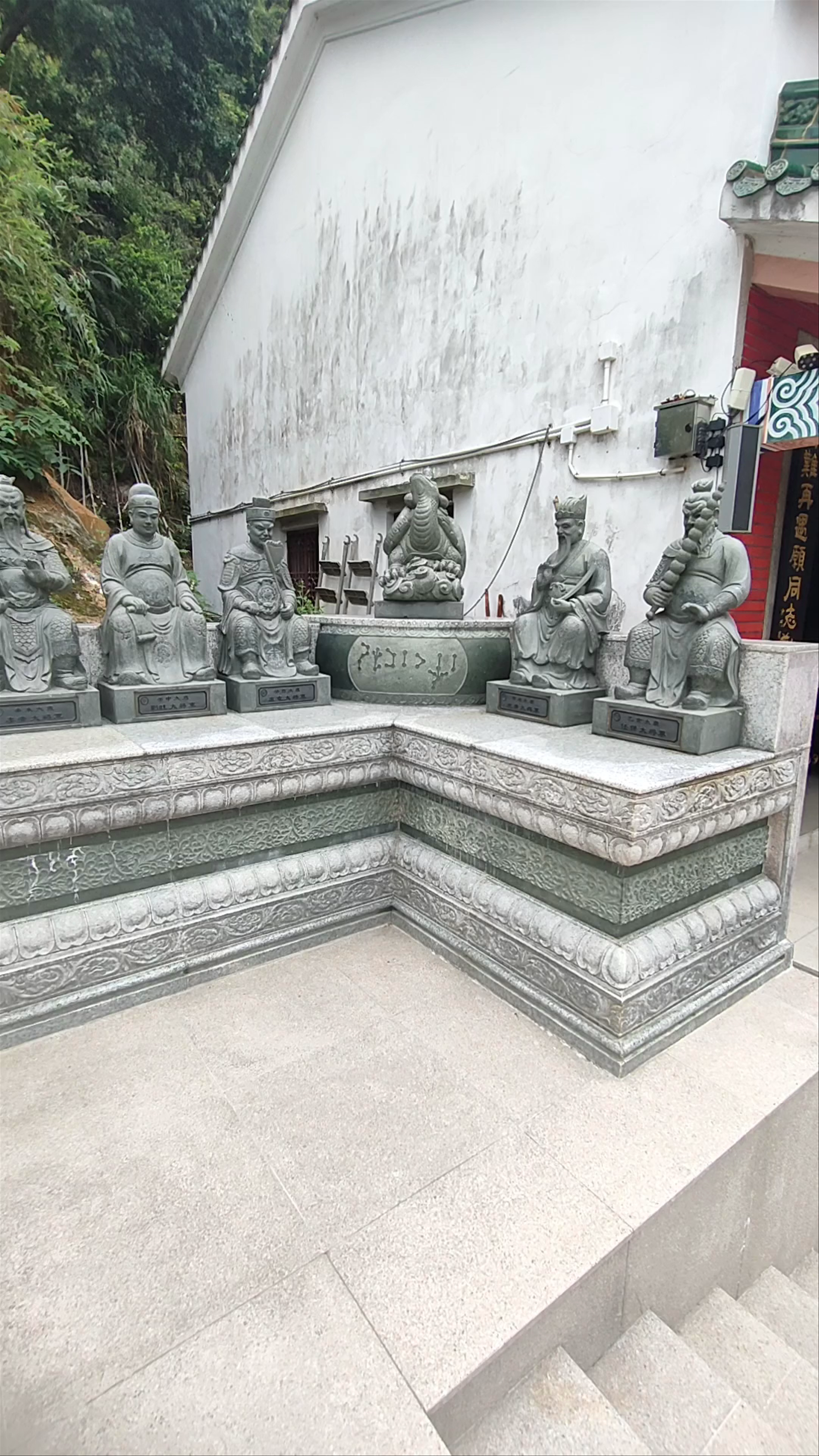 Ten Thousand Buddhas Monastery