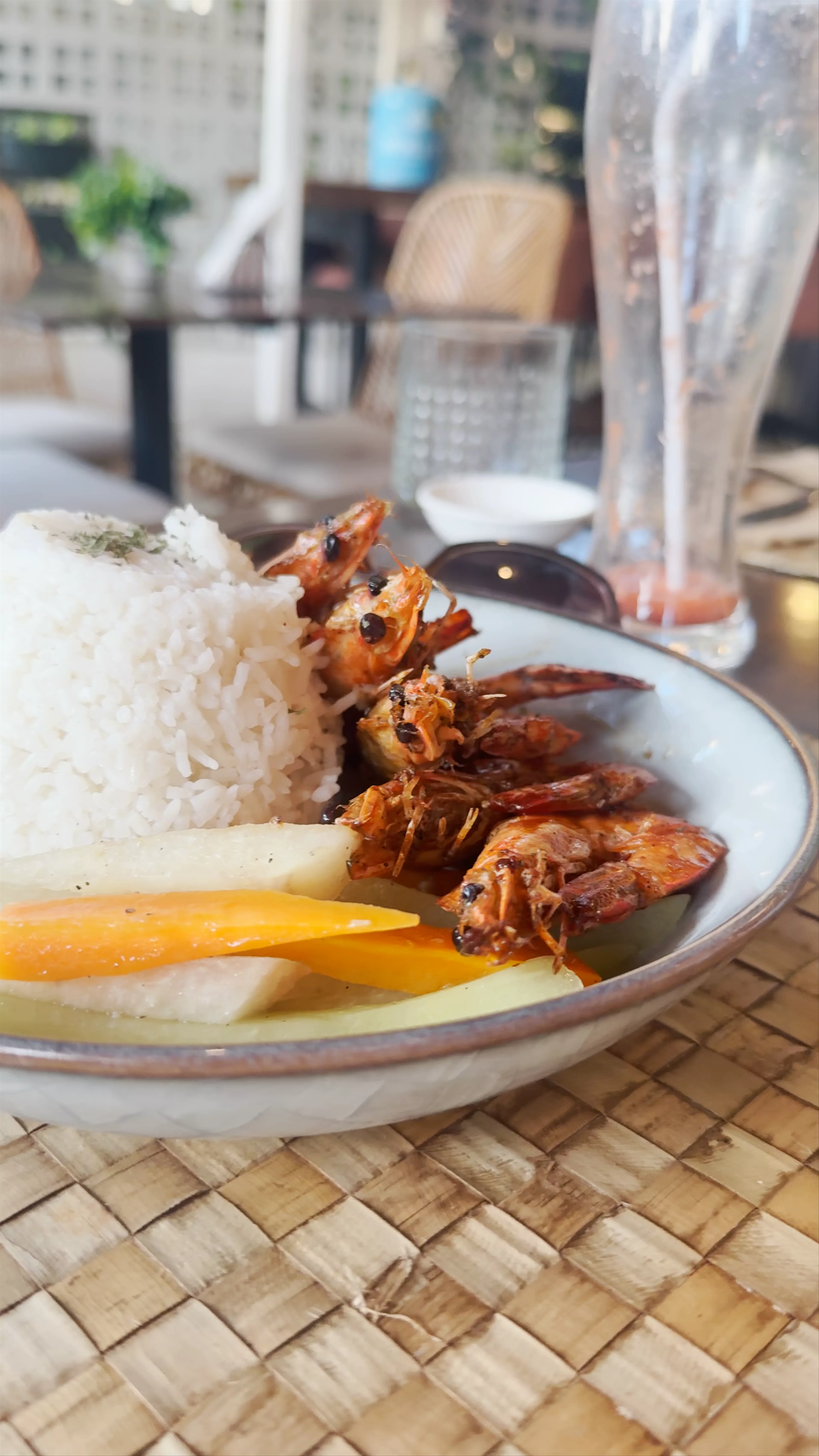 El Kuvo, Comesaria St, Coron