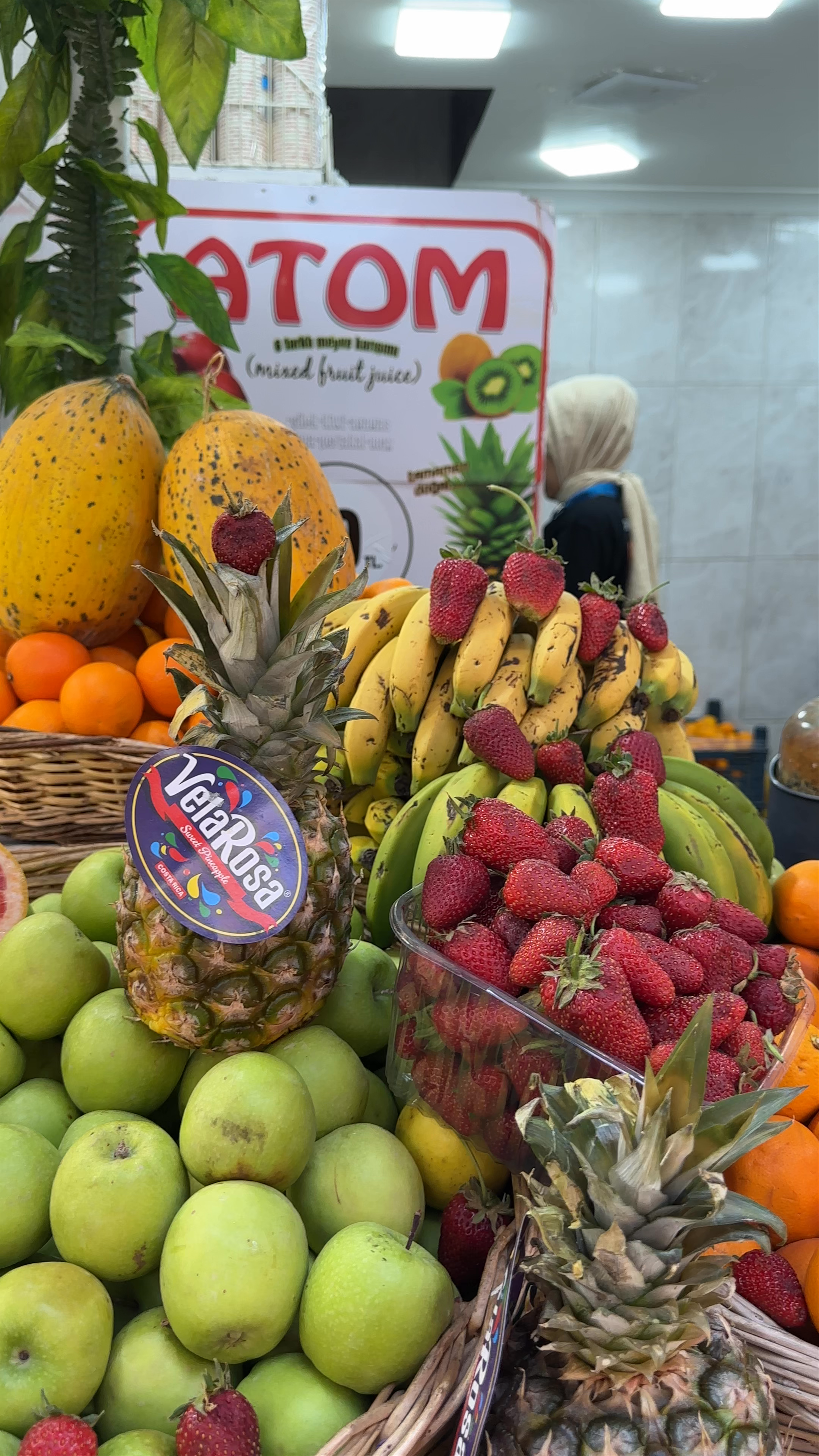 Kemeraltı Bazaar: A Vibrant Fresh Juice Experience in İzmir