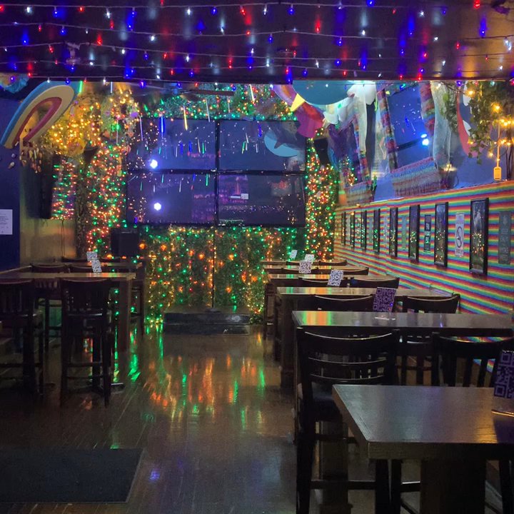 Stretch Bar & Grill - Sports Bars Near Me - Chicago, Illinois