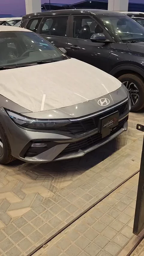 Hyundai Elantra smart 2025