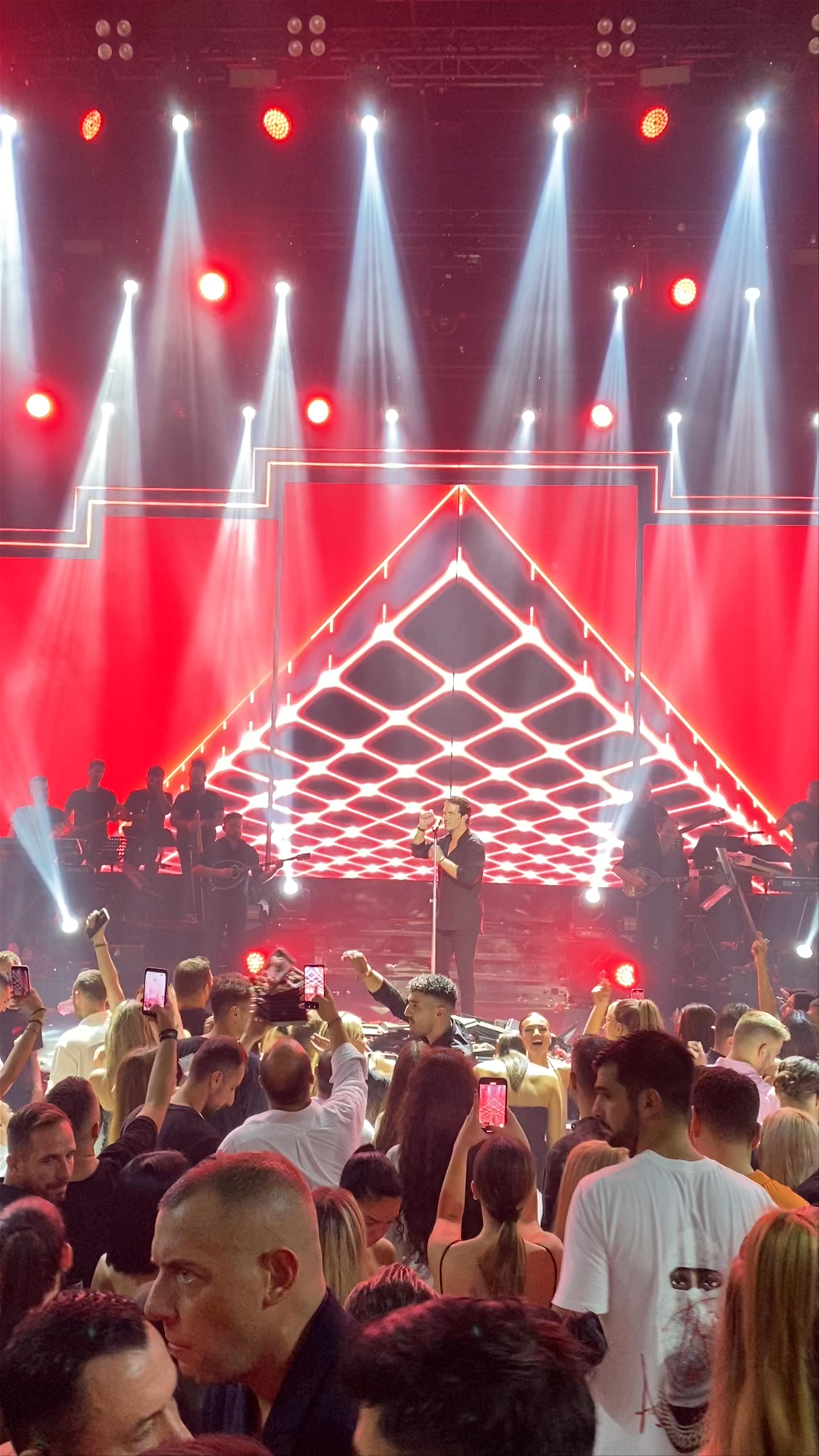 Epic Night at Vogue Club Thessaloniki: Live Concert Experience