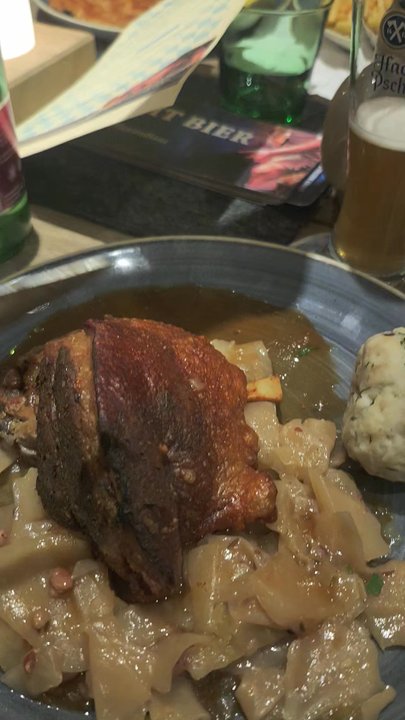 Maximilians - Do yourself a favor and order the Knuckle. That is all I will say. - German Near Me - Berlin, BE