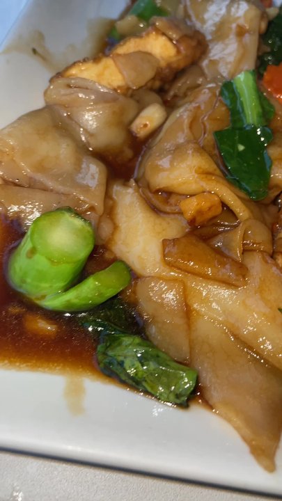 Araya's Place - Phad See-Iew,  Panang Curry. - Thai Near Me - Bellevue, Washington