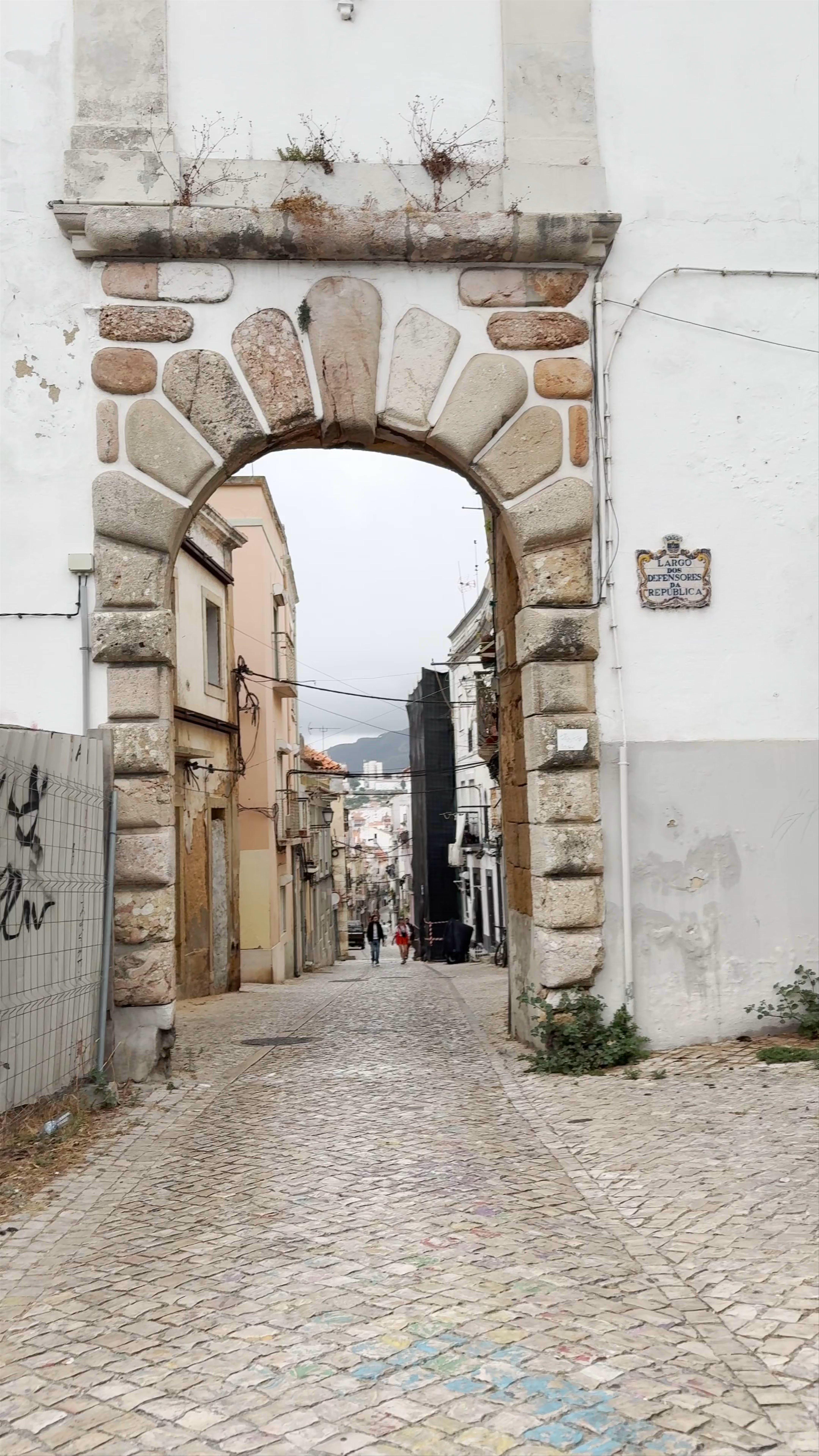 Arco São Sebastião: A Historic Gateway in Setúbal, Portugal