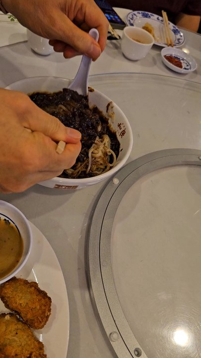The Mandarin Restaurant - Mixing the Jajangmyeon - Chinese Near Me - Honolulu, Hawaii