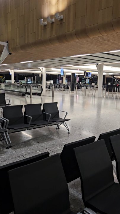Queen's Terminal 2 - Waiting area - Airport Terminals Near Me - London, XGL