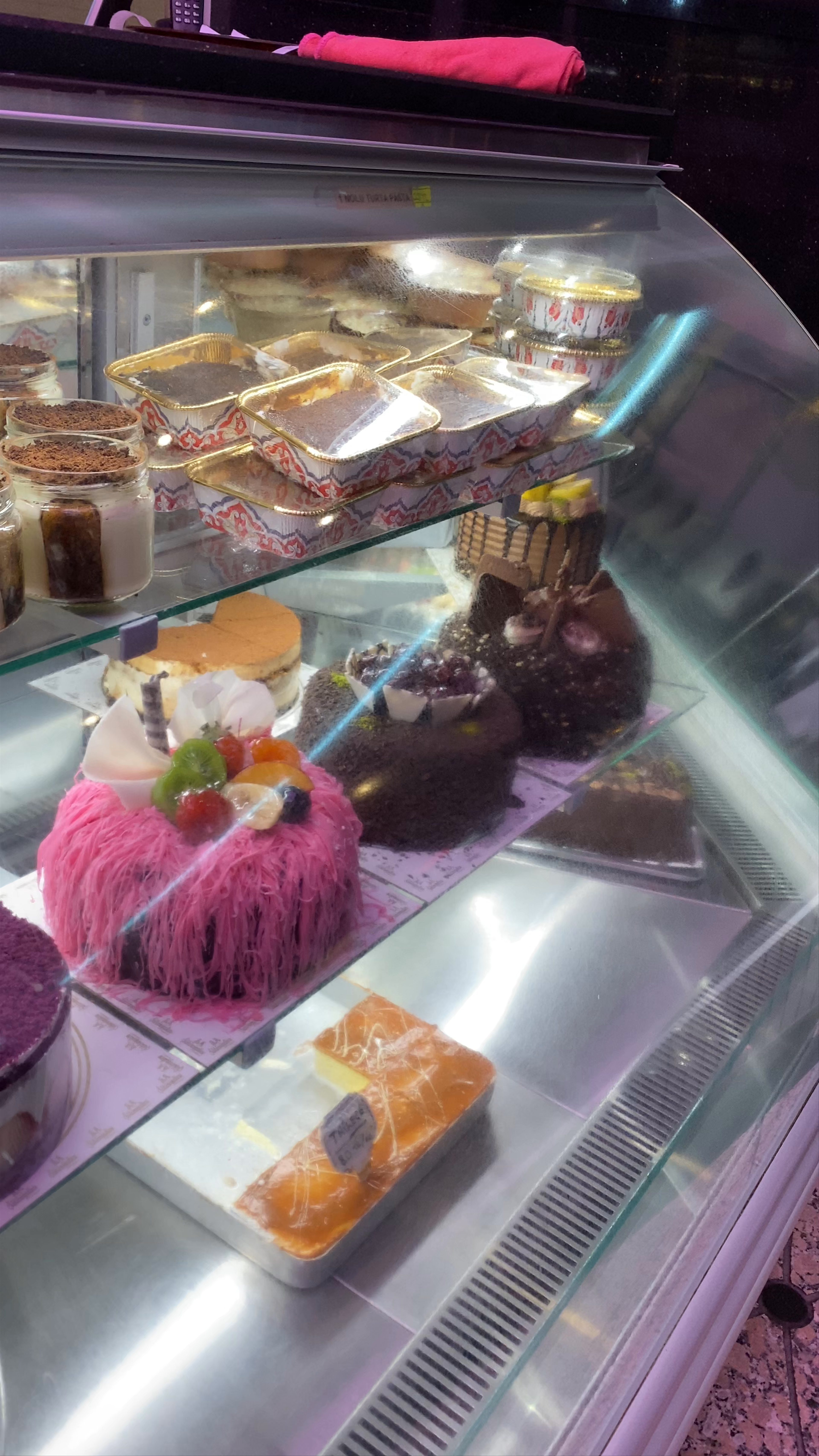 Şüküroğulları Pastanesi̇,