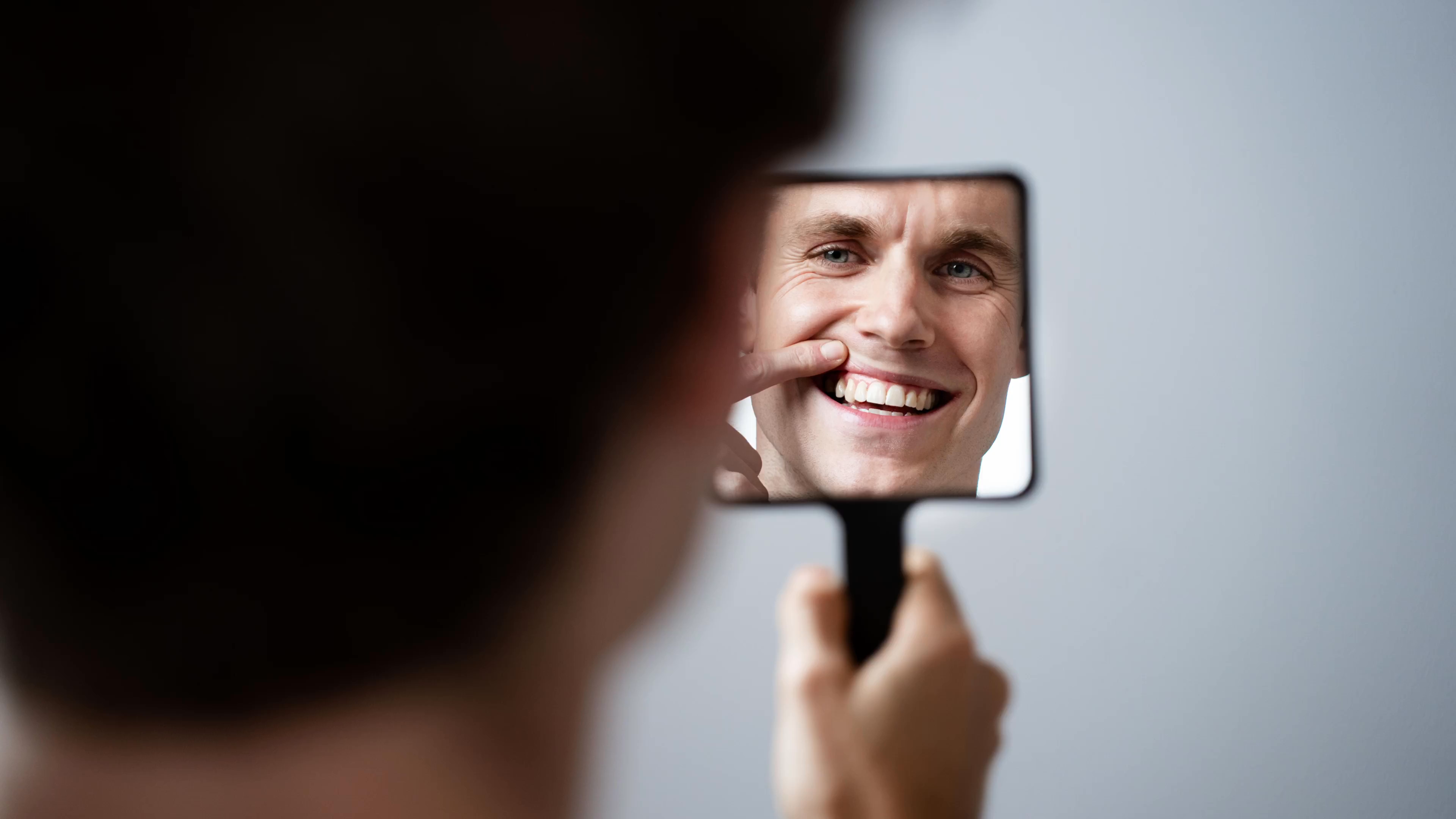 Does the Whitening Toothpaste remineralize the teeth?