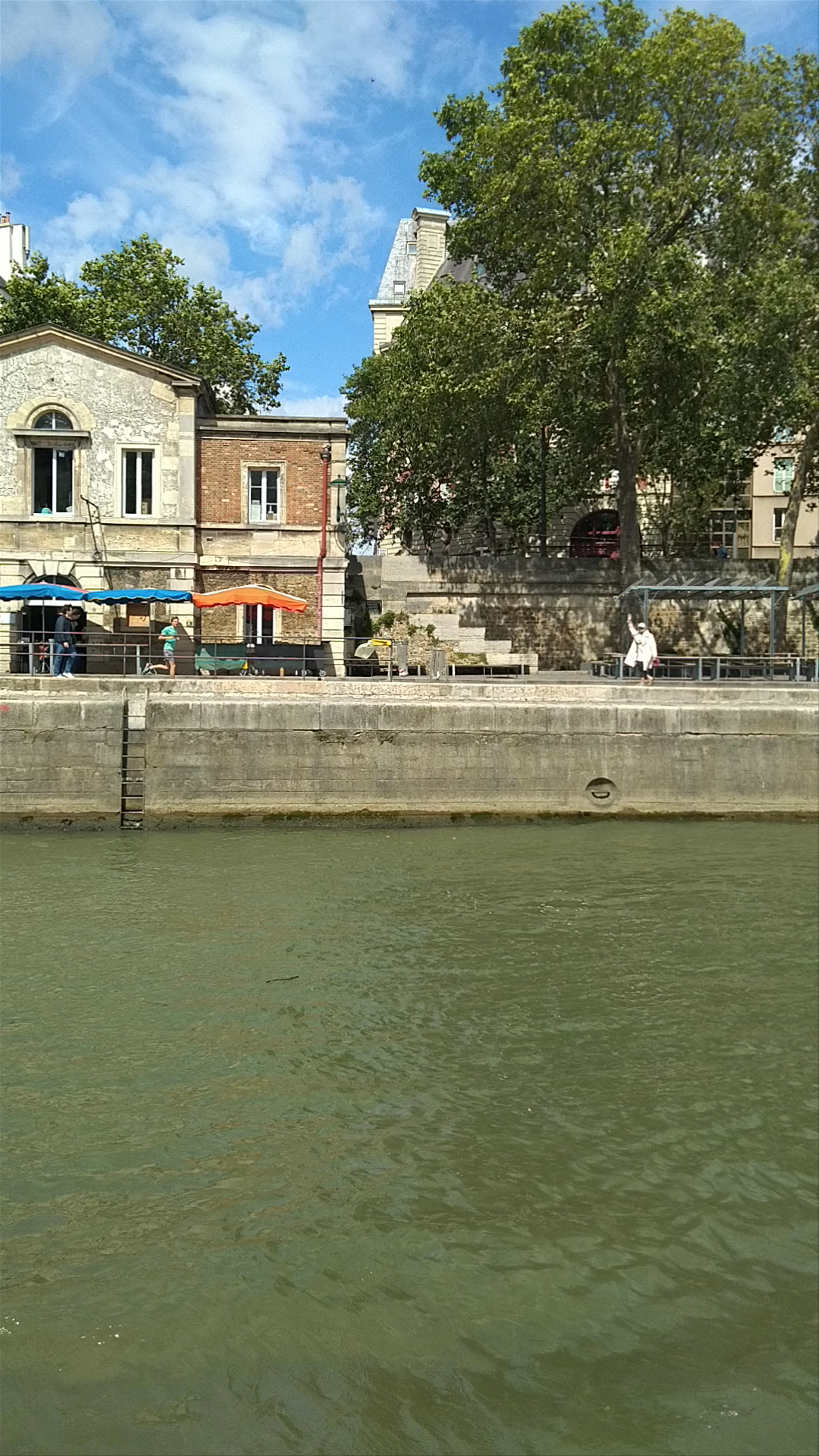 Batobus - Hotel De Ville station