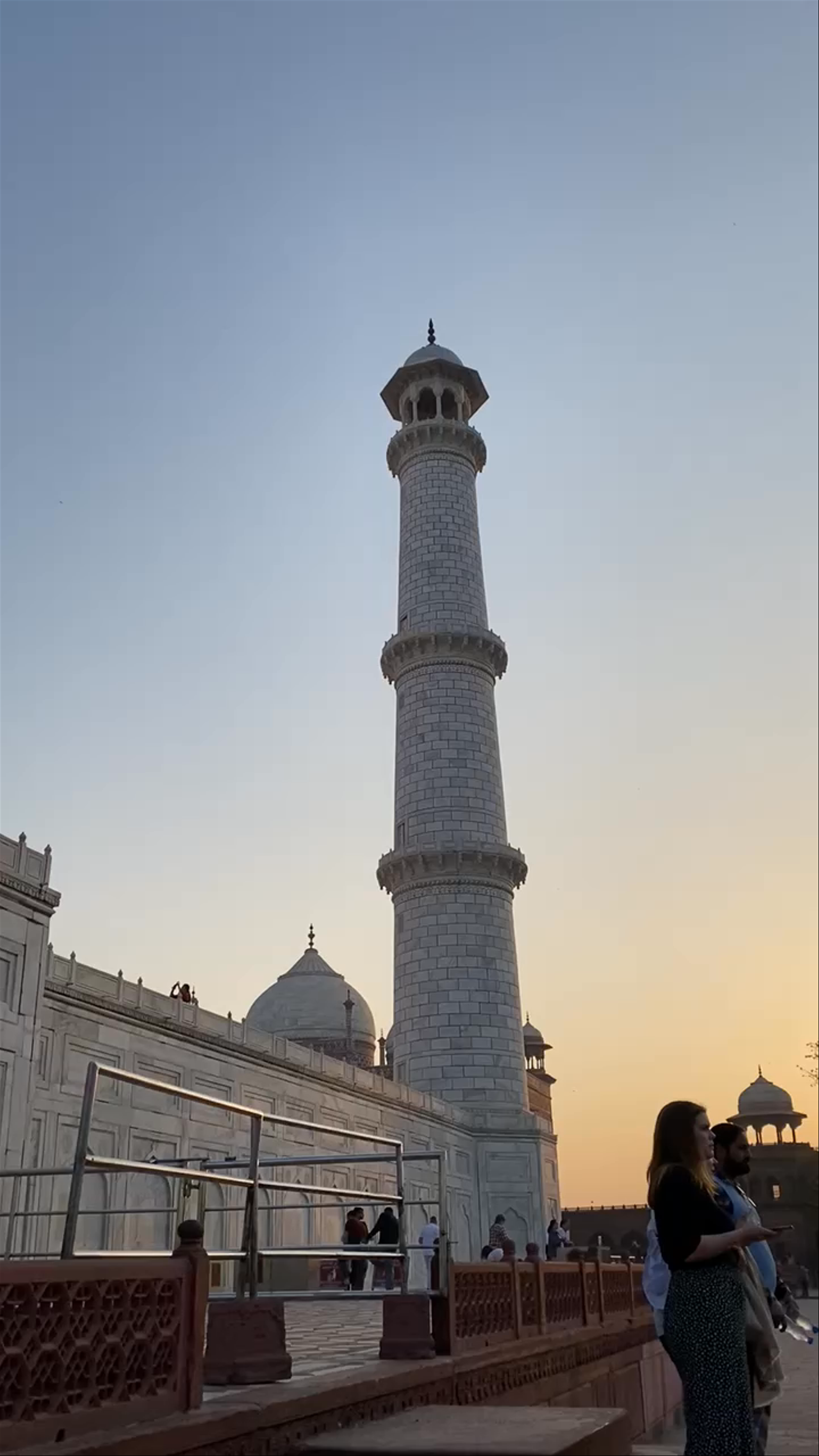 Taj Mahal Agra Tour Guide (Govt. approved) English & German family