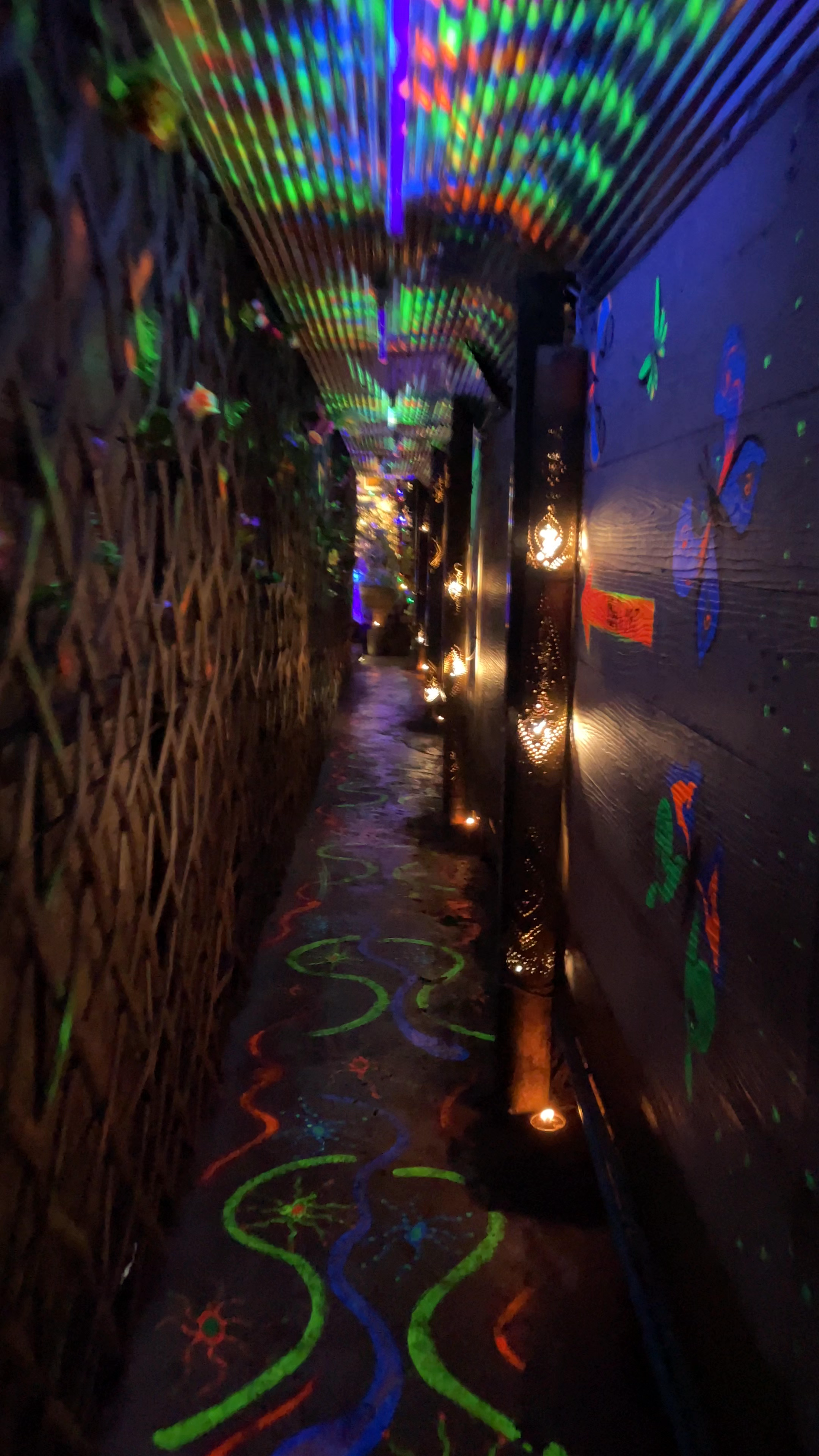 Spirit Bar & Jewelry: Neon Magic in Pai's Hidden Alley