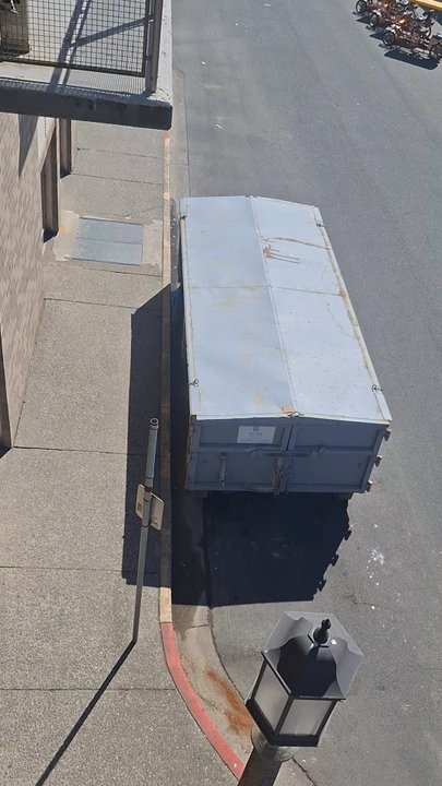 WorldMark Seaside - World mark dream. Our view is smelling the garbage in the dumpster. While and inhaling, the toxic chemicals enjoy your vacation guys. - Hotels Near Me - Seaside, Oregon