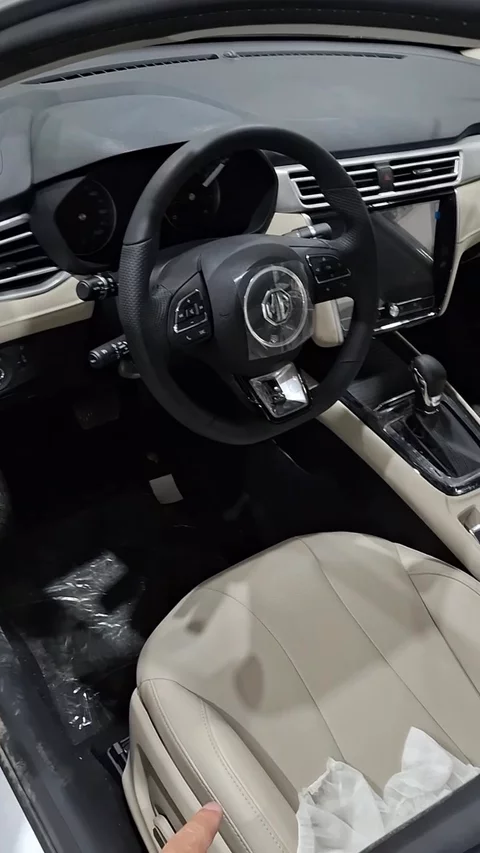 ام جي 5 LUX 2024