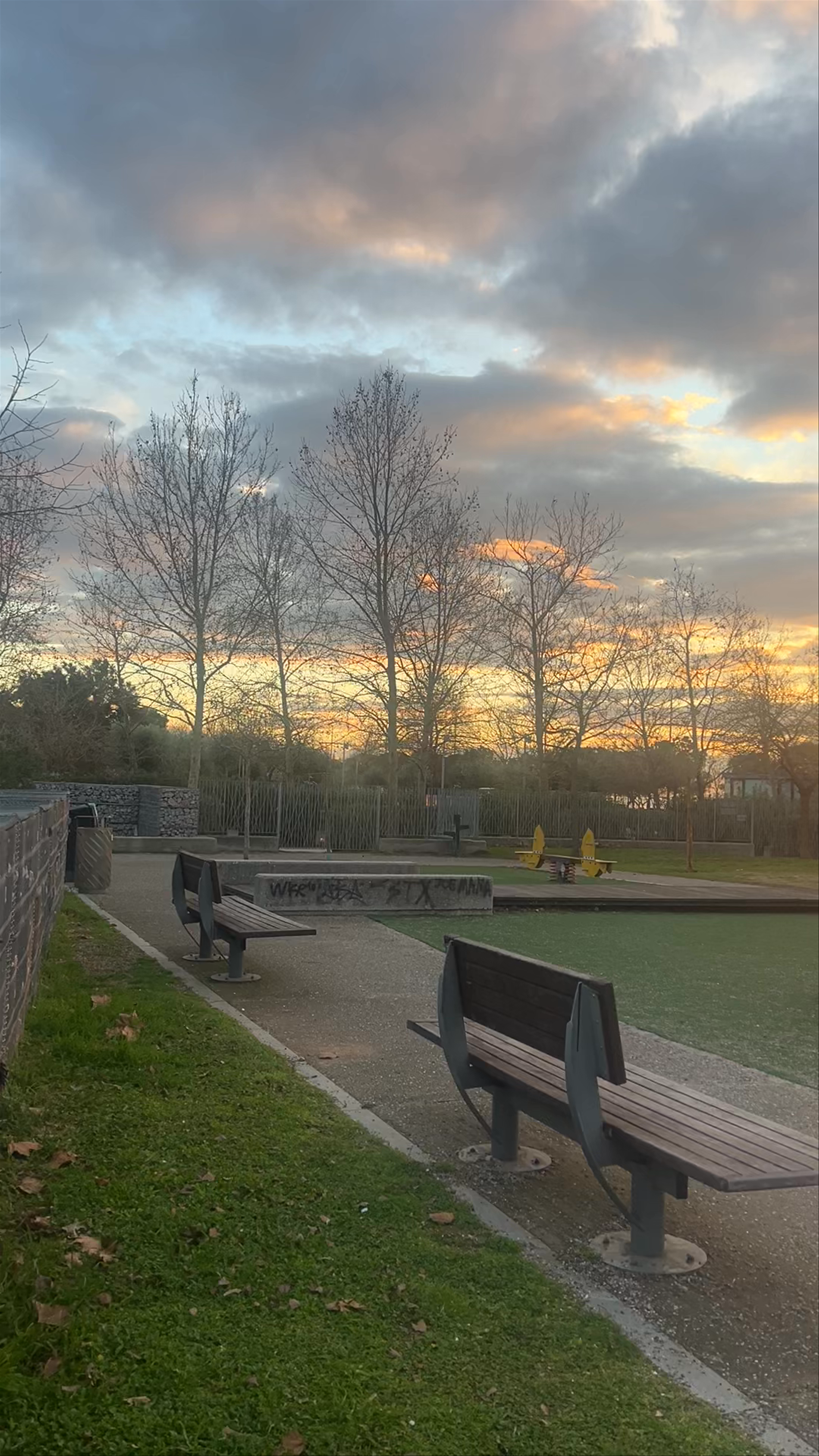 Κήπος των Εποχών: Tranquil Sunset Walk in Thessaloniki's Garden