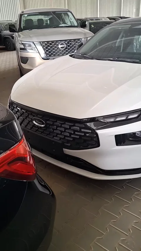 فورد تورس Titanium 2025