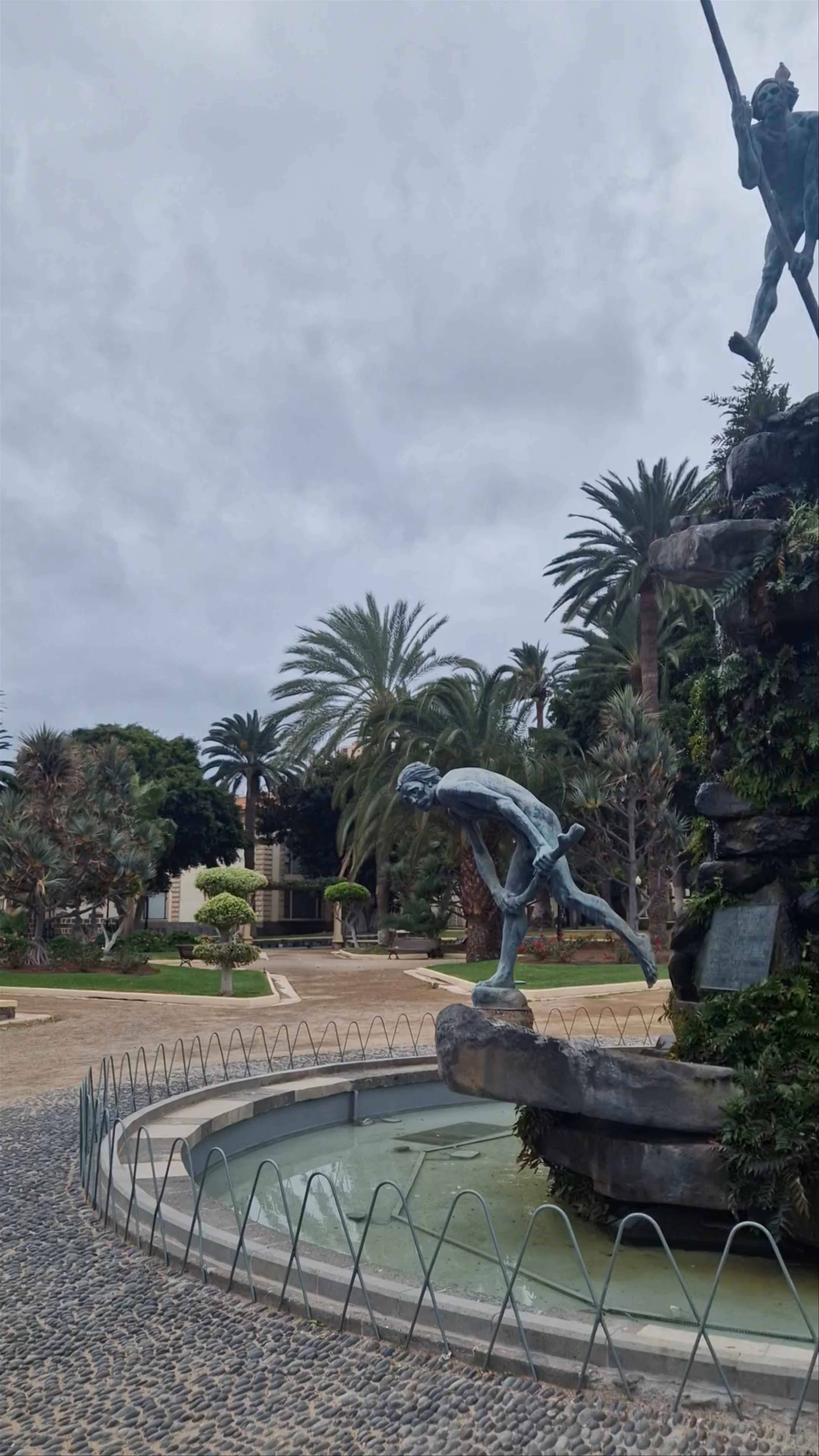 Plaza de Atis Tirma: Sculptural Art and Tranquil Gardens in Las Palmas