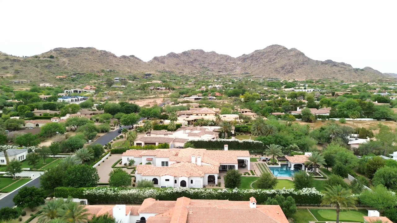 ArborCraft Tree Service - ArborCraft Tree Service pulls no up to a tree trimming job in Paradise Valley, AZ - Tree Services Near Me - Phoenix, Arizona