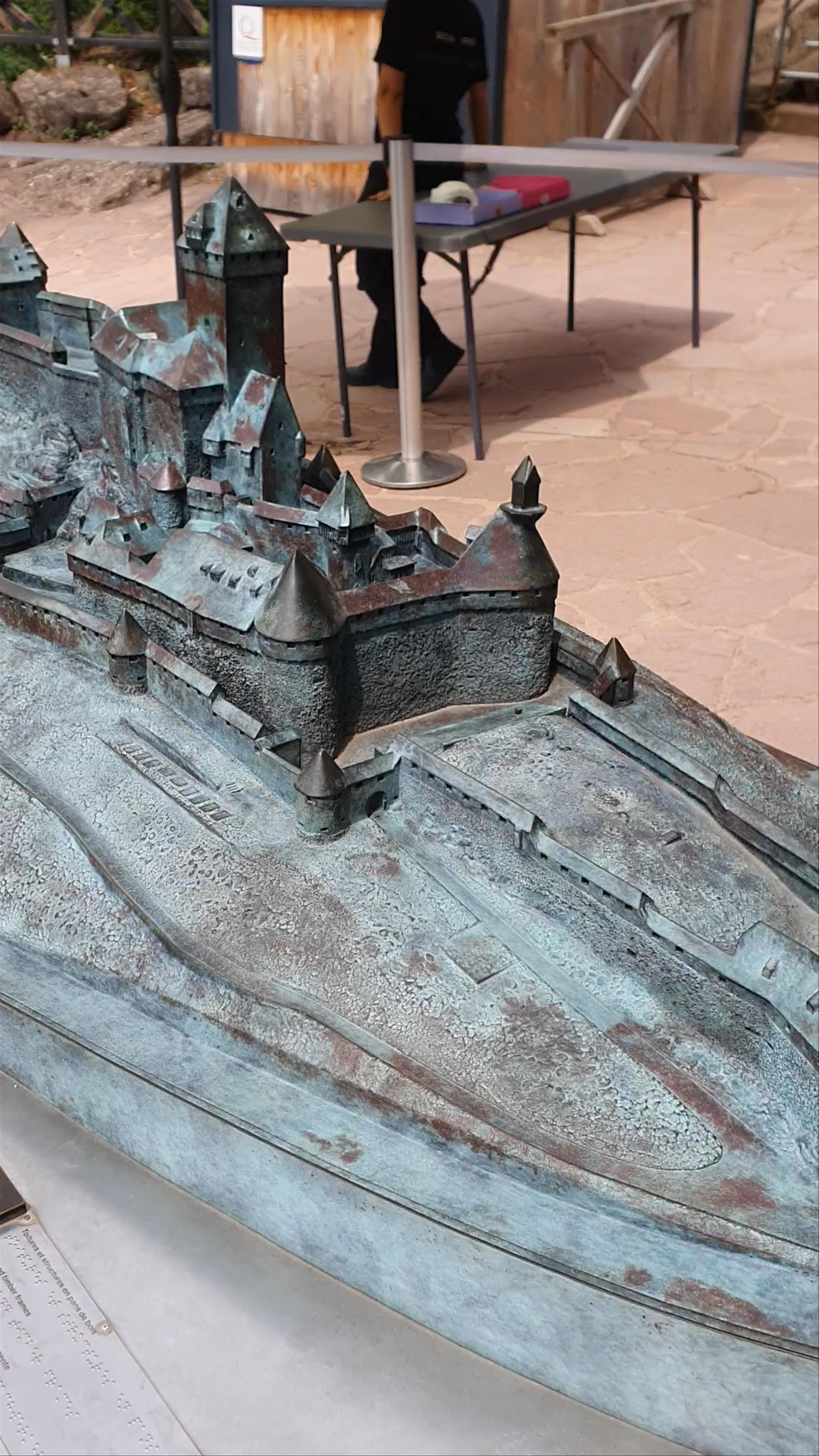 Grand Bastion avec l'énorme Tour à Canons du Haut-Koenigsbourg