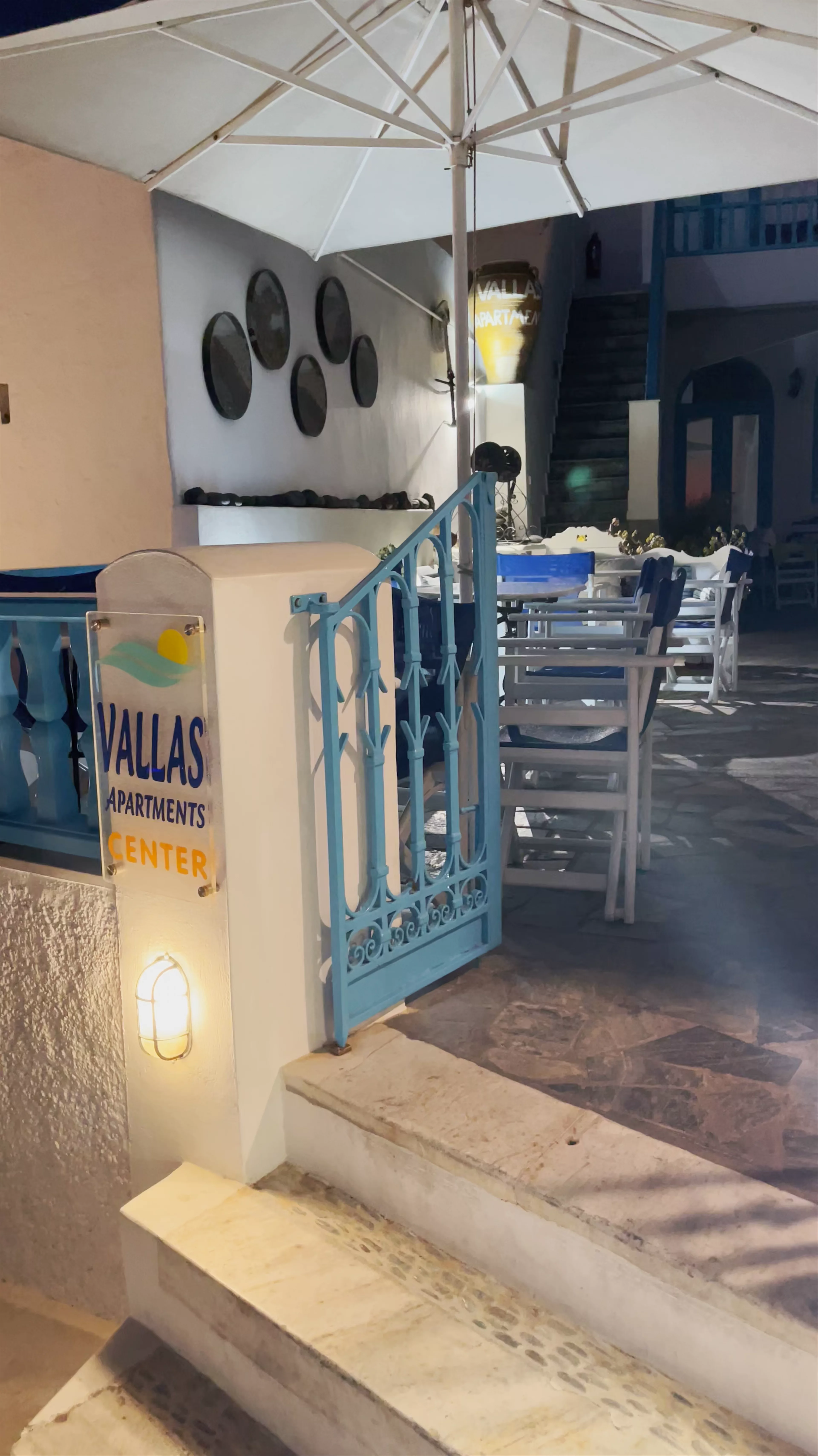 Vallas Cafe & Apartments