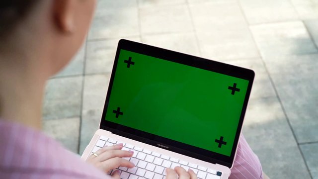Green screen on a laptop