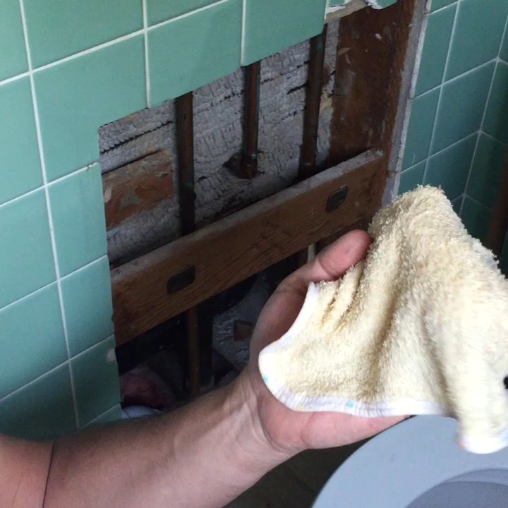 Re-Bath - Water from tub liner leaked into floor below causing damage to the drywall. - General Contractors Near Me - Troy, Michigan