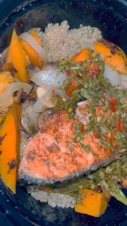 Füdgarten - Body Bowl: Quinoa, butternut squash, broccoli, mushrooms, avocado topped with Lemon cilantro vinaigrette.  Protein: wild caught Salmon - New American Near Me - Fort Lee, New Jersey
