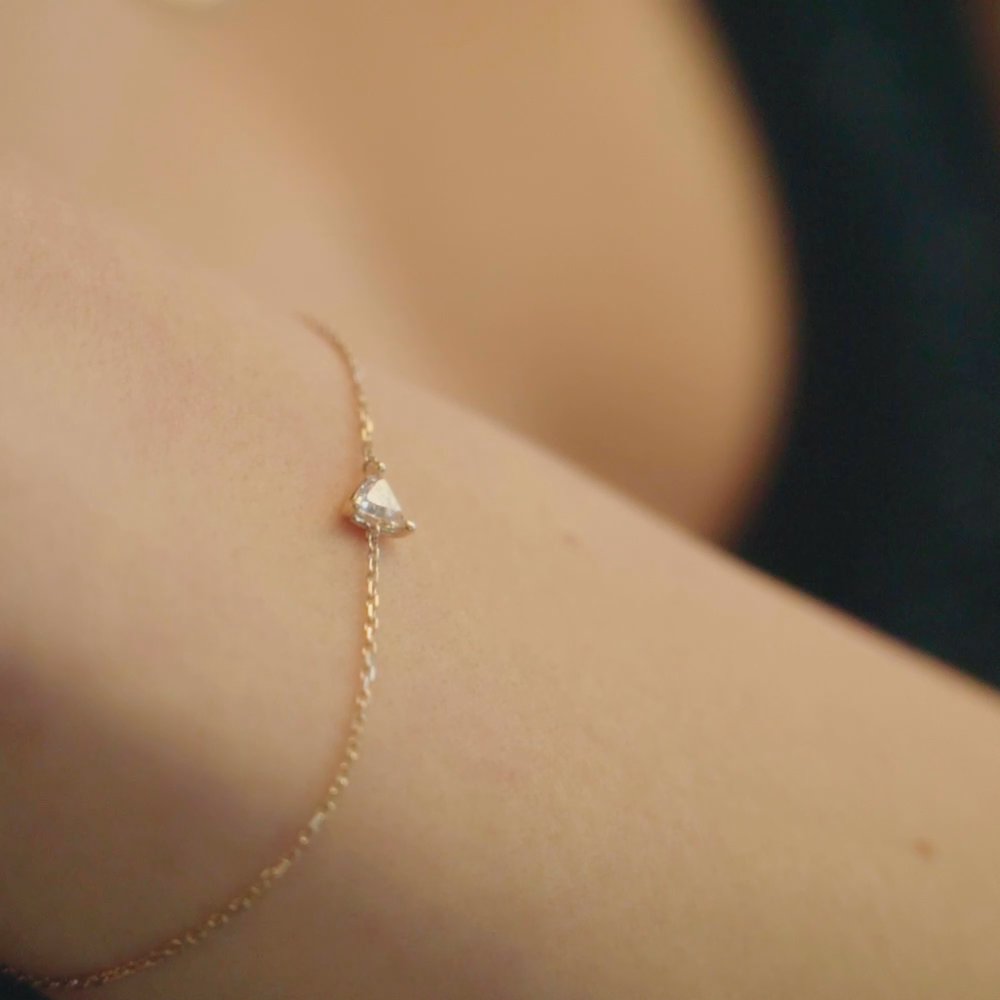 Petite Solitaire Bracelet | Trillion | 14k | White Gold | chainLength: 6.5-7