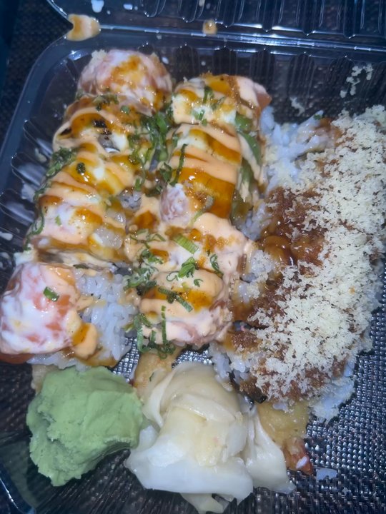 Shangri La - Dad's Roll (l)/Crunch (r) - Sushi Bars Near Me - Lodi, California