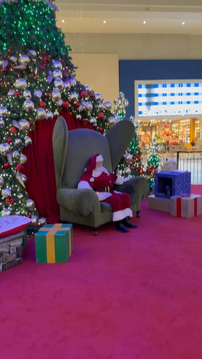 Lynnhaven Mall - Santa - Shopping Centers Near Me - Virginia Beach, Virginia