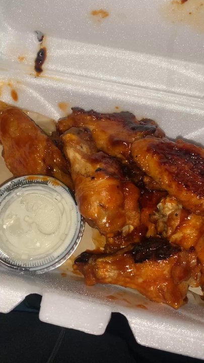 Hooters - Sports Bars Near Me - Burlington, North Carolina