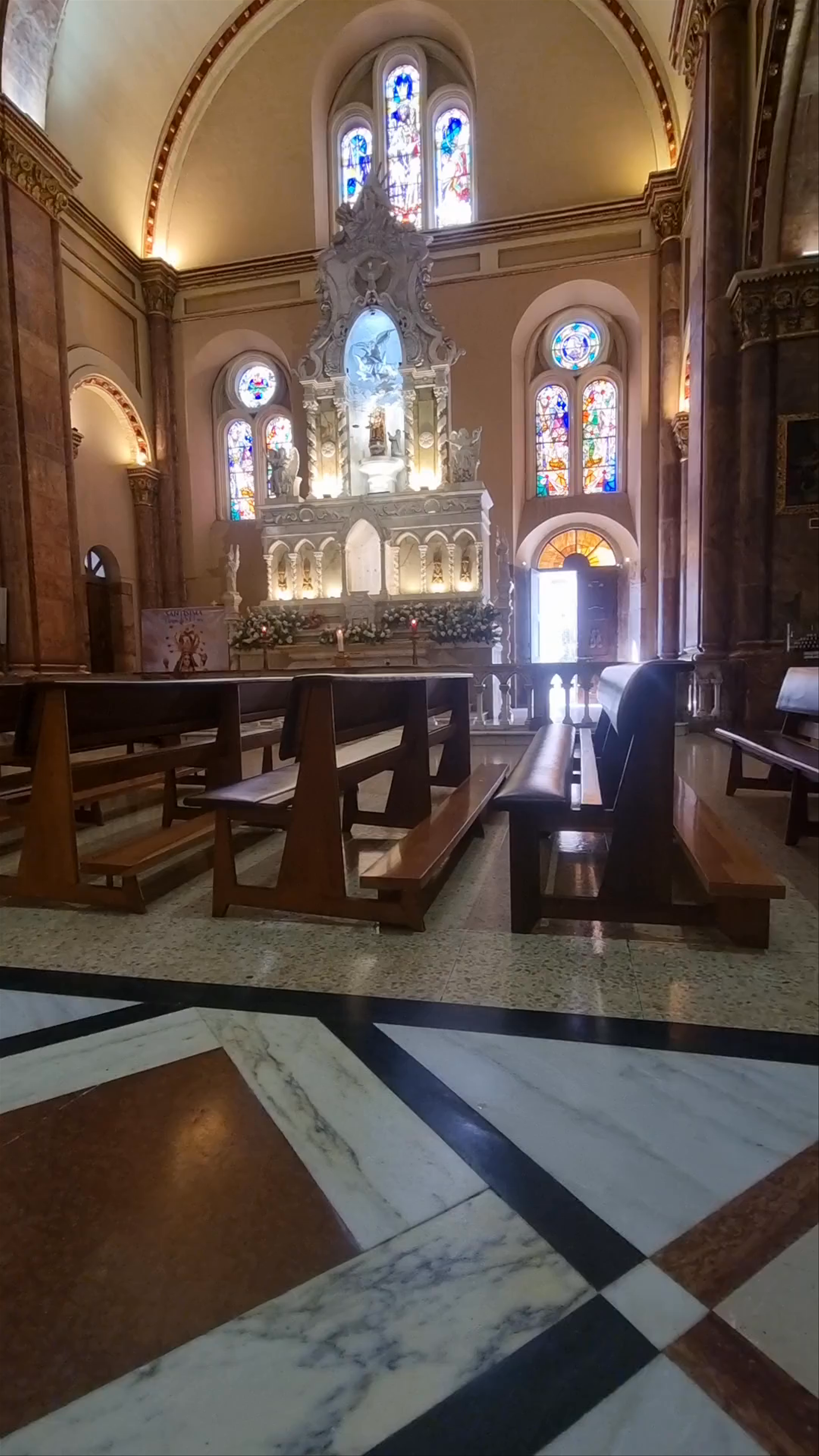 Catedral de la Inmaculada Concepción: A Sacred Sanctuary in Cuenca, Ecuador