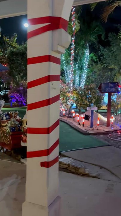 Putt'n Around - Love how it's all lit up and beautiful playing minigolf - and they play good music, too!! - Mini Golf Near Me - Delray Beach, Florida