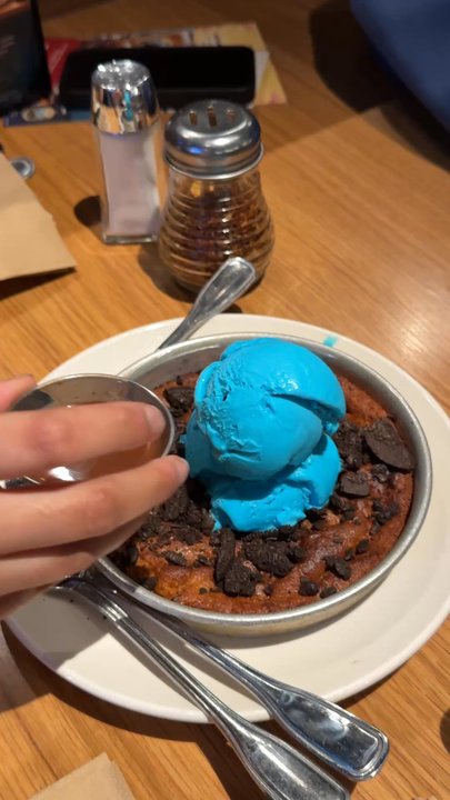 BJ's Restaurant & Brewhouse - Monster pizookie - American Near Me - Tracy, California