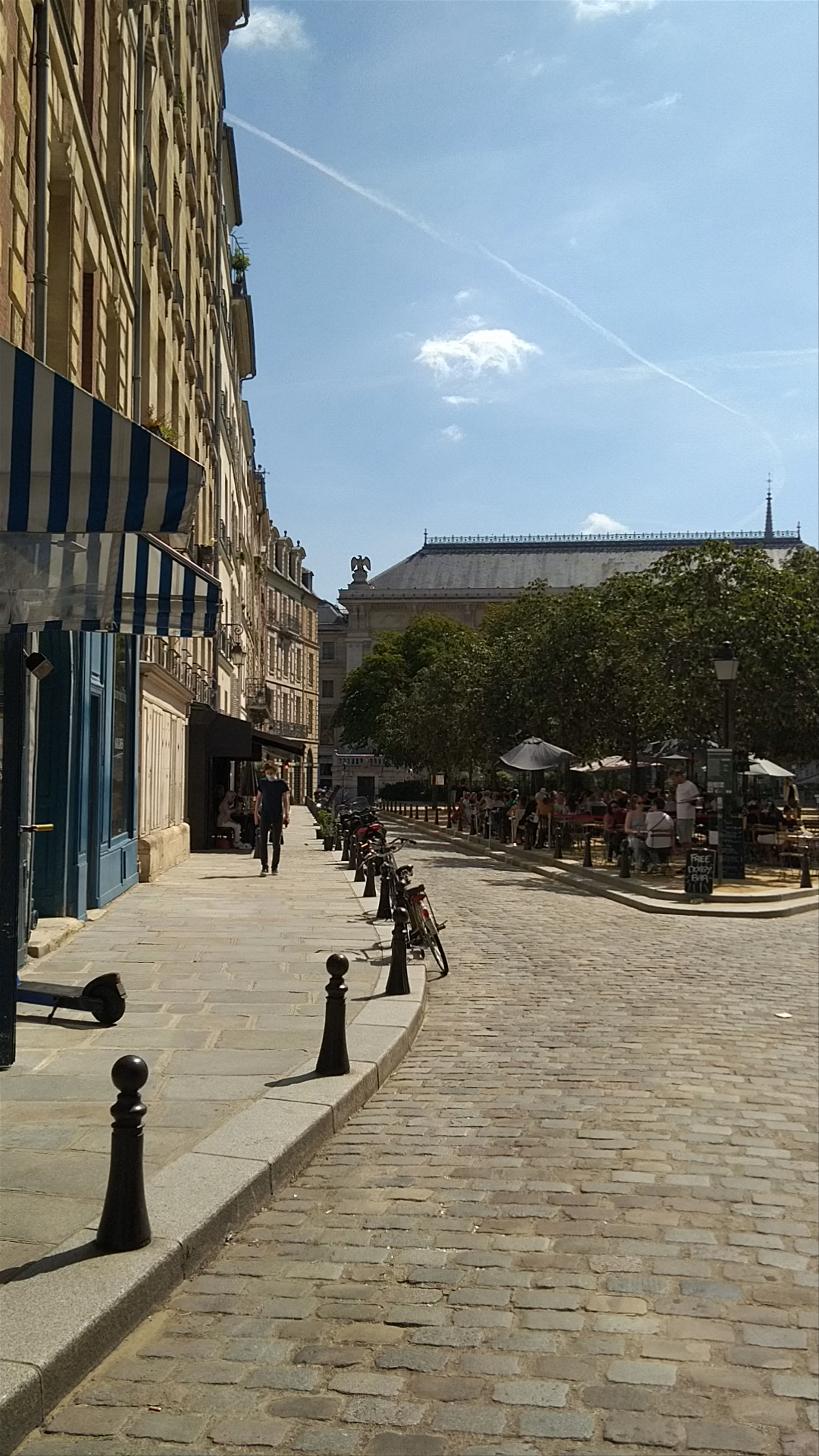 Strolling Through Place Dauphine, Paris: A Charming Urban Oasis