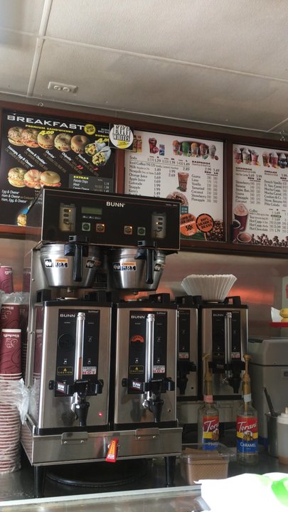 Winchell's Donut House - They have a party up in here - Donuts Near Me - Pasadena, California