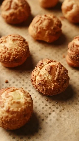 Choux Pastry with Craquelin