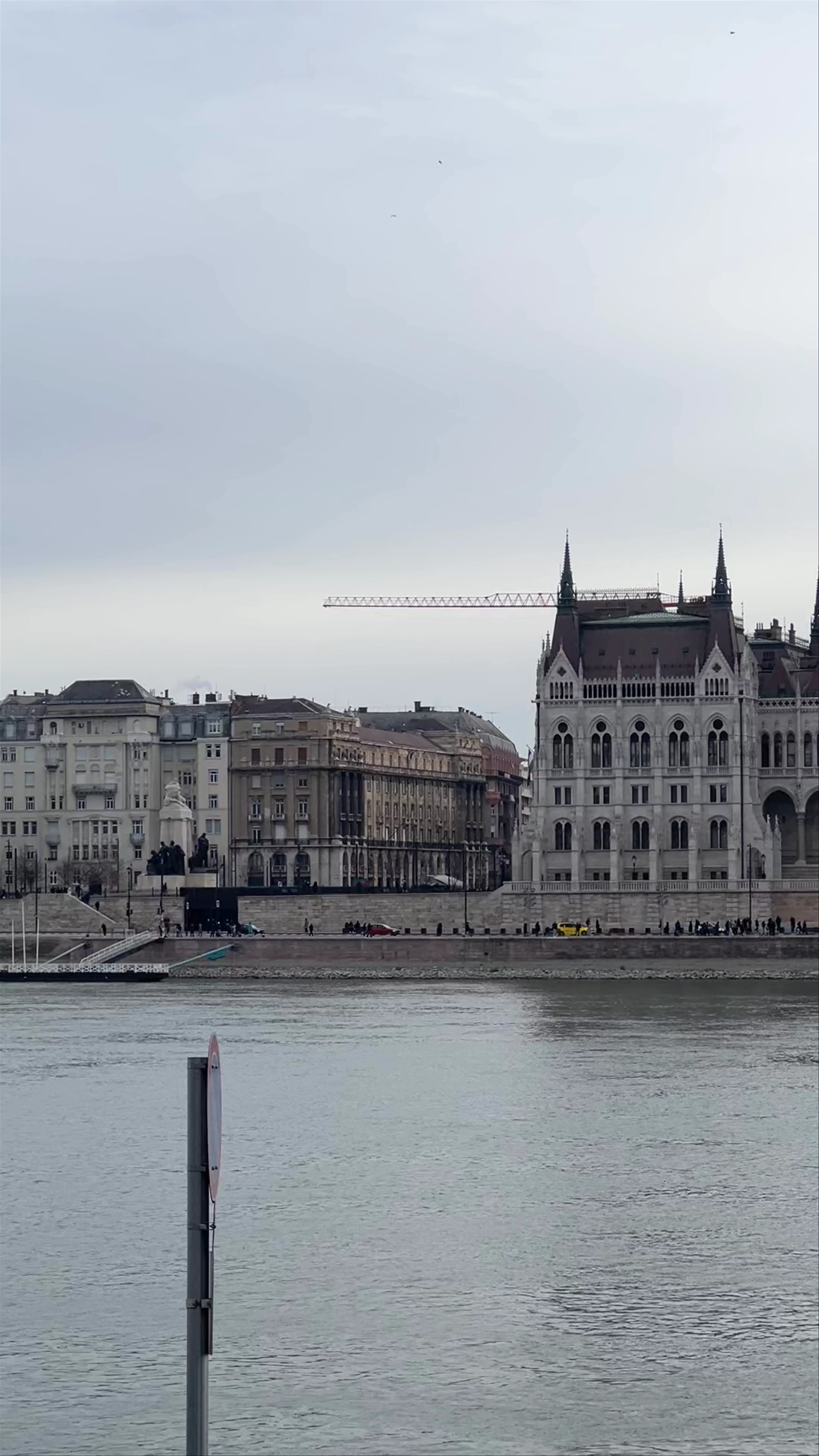 Parliament Viewpoint, Bem rakpart