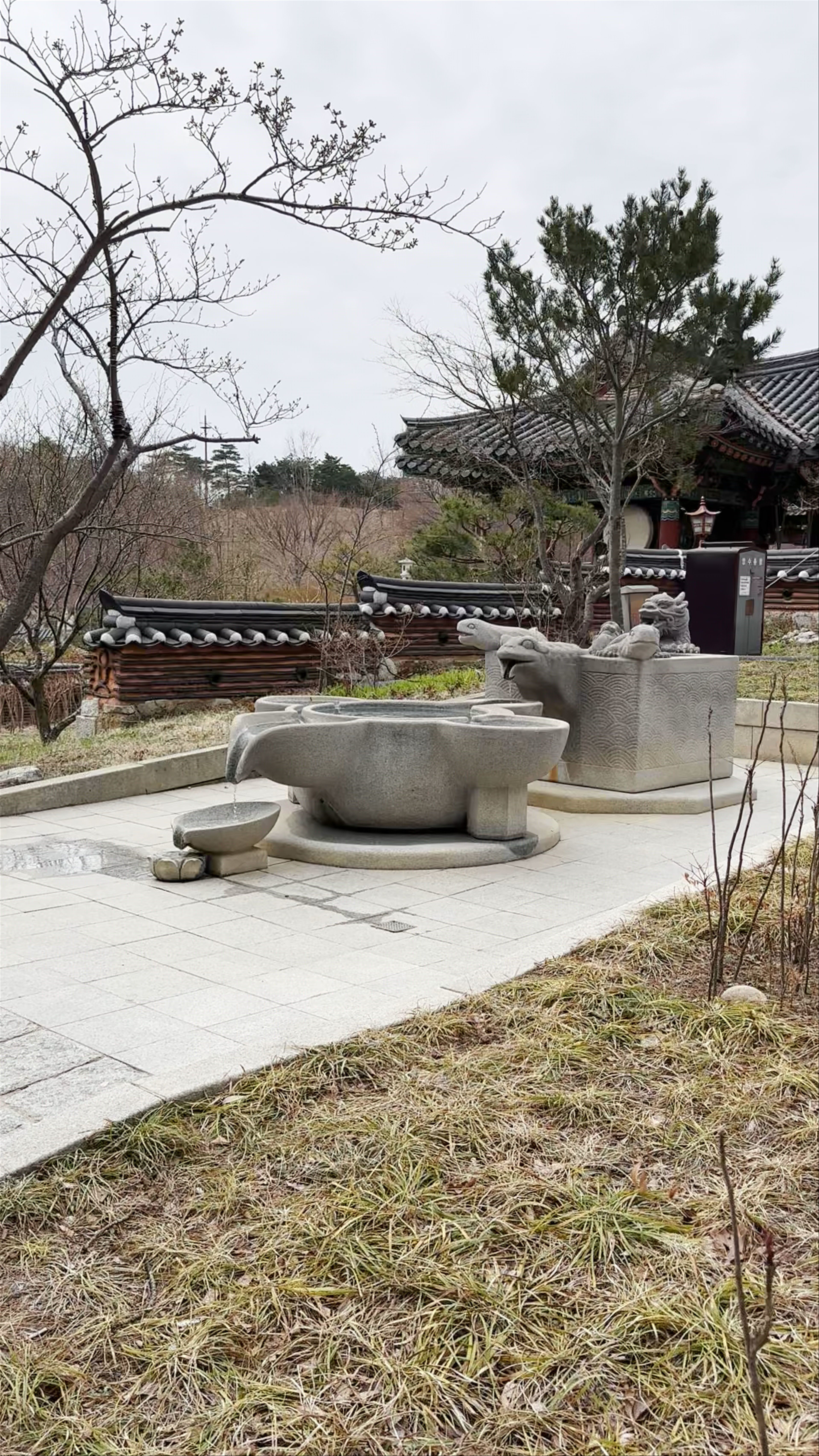 Tranquil Traditional Waterscape at 의상기념관, Yangyang