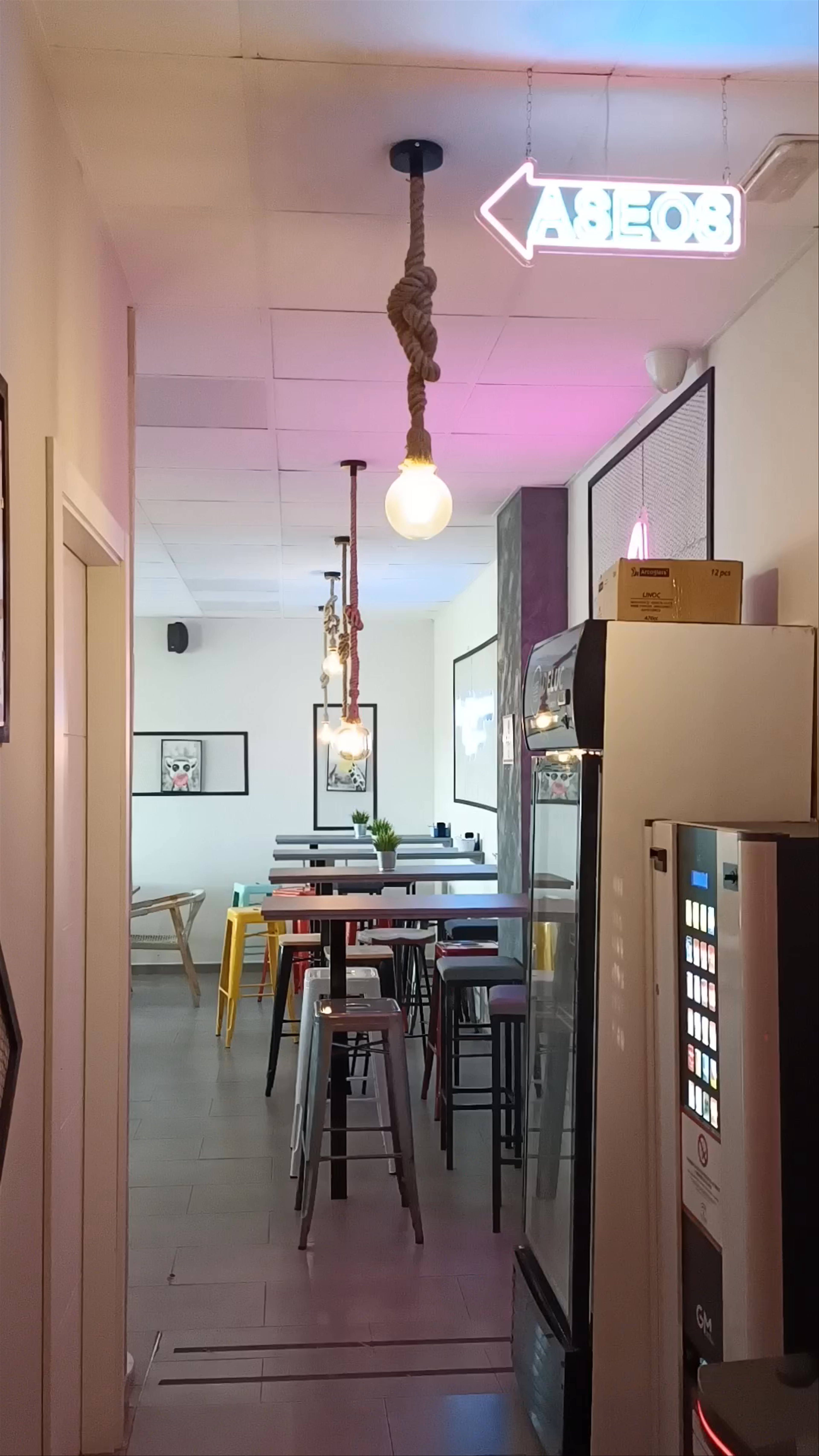 La Mal Criada: Bright Coastal Café Vibes in Carboneras, Spain