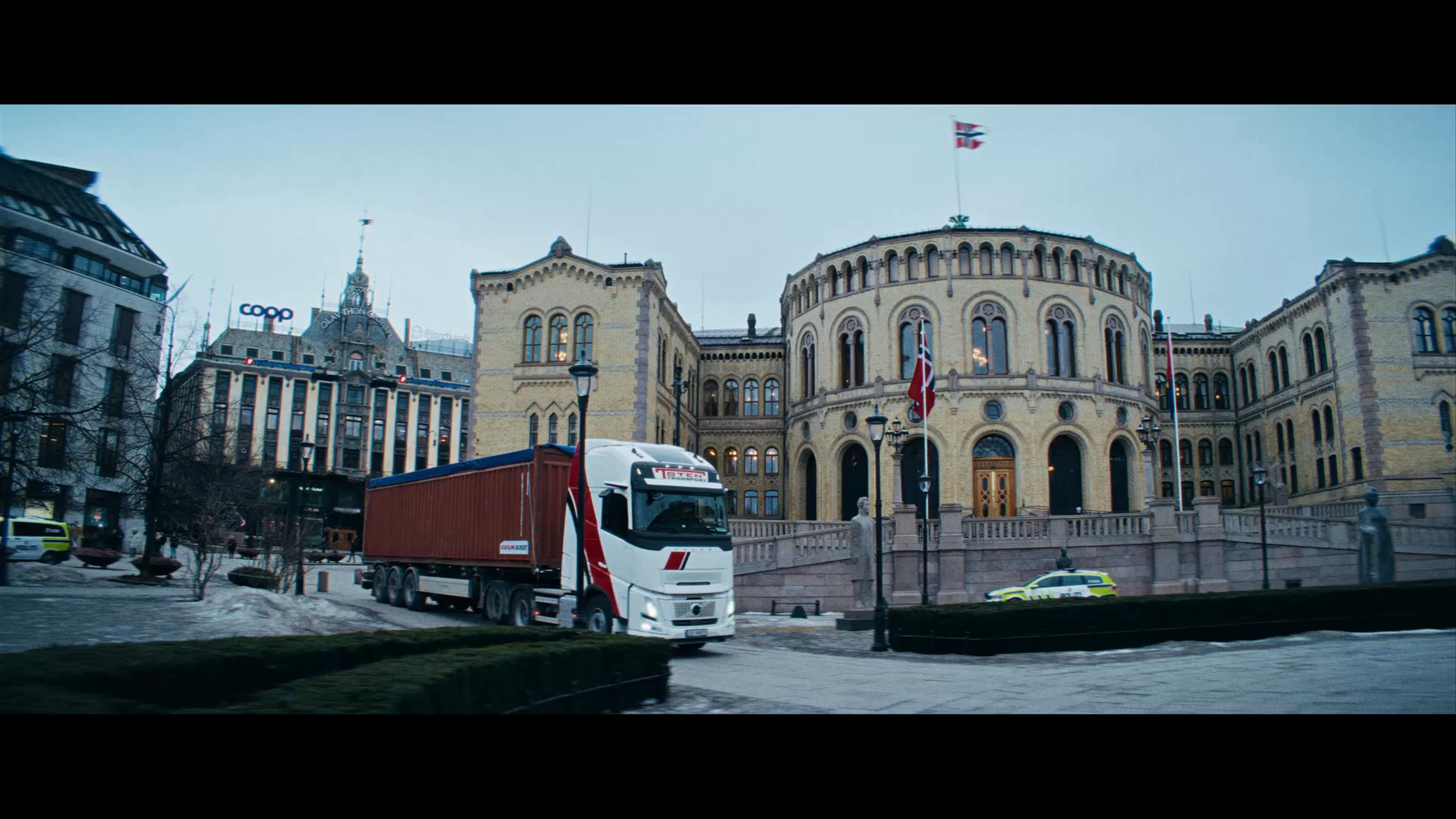 Radical Arm providing aerial cinematography for En nasjon i sjakk for Stig og Stein, demonstrating High-speed tracking capabilities and cinematic aerial storytelling.