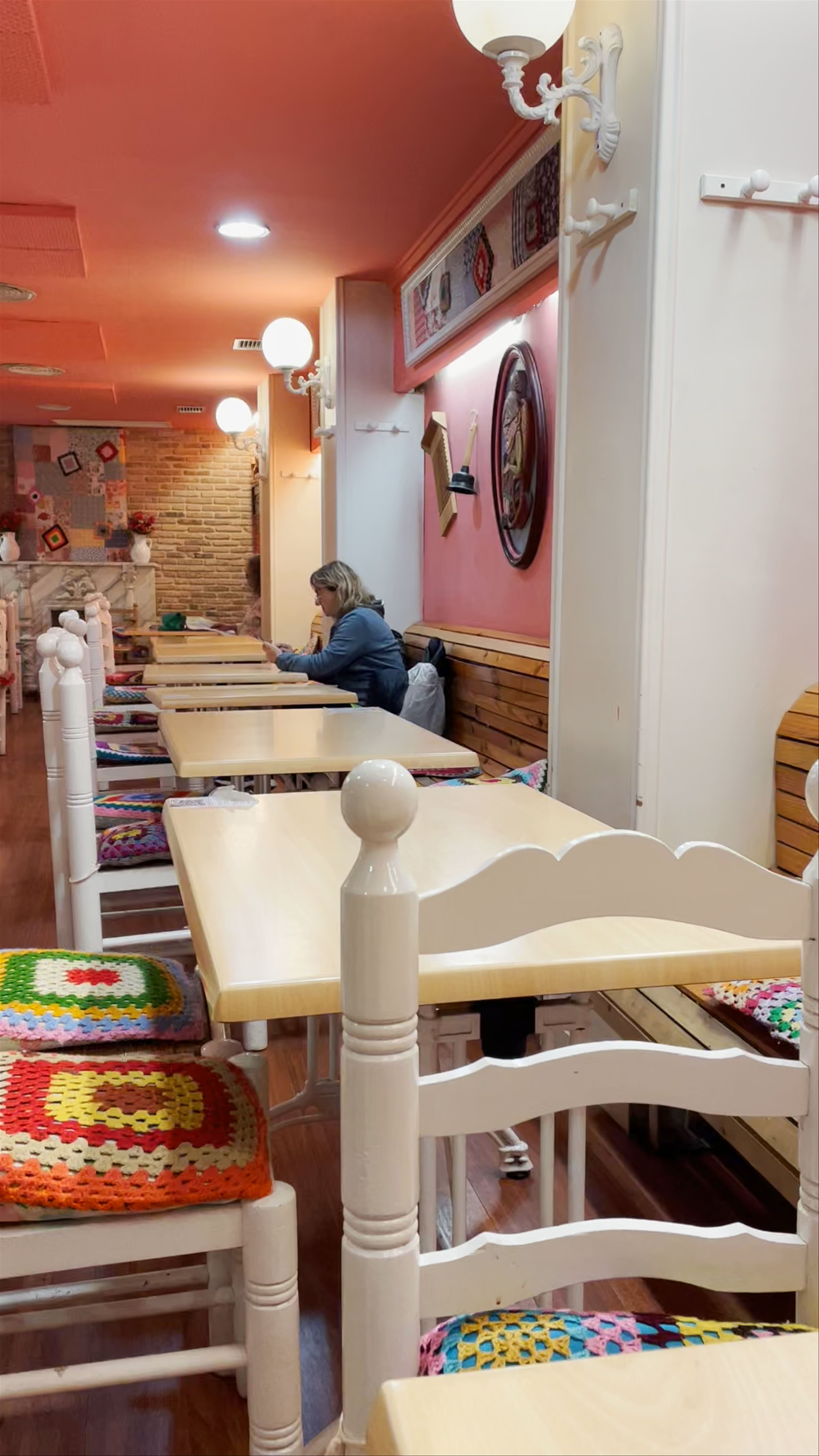 Restaurante María Mandiles: Cozy Charm in València