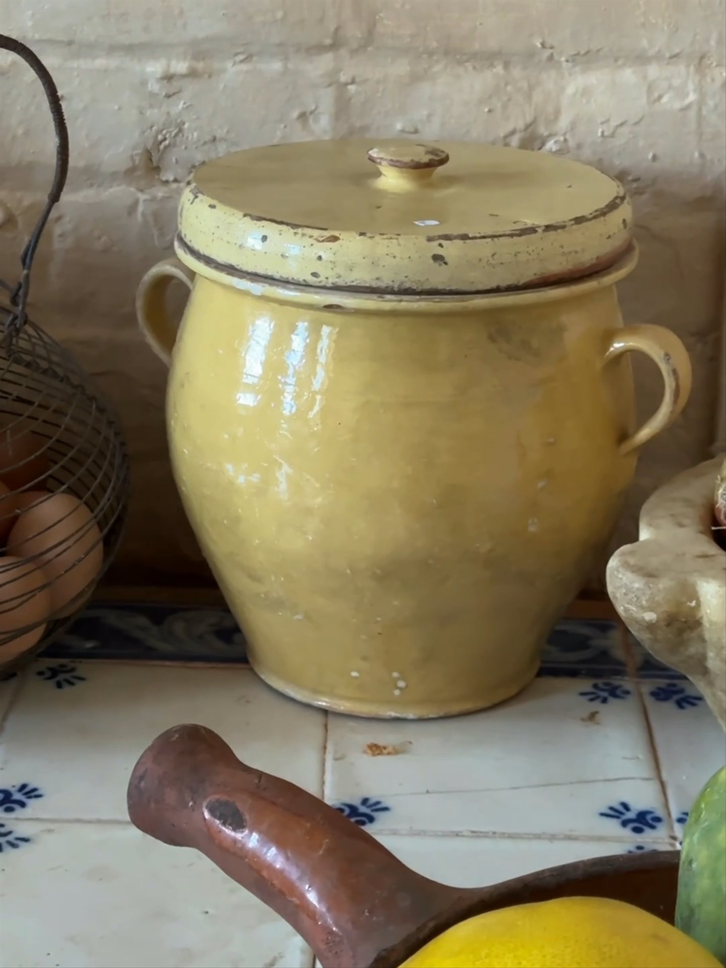 Curved Savoie Pot with Lid