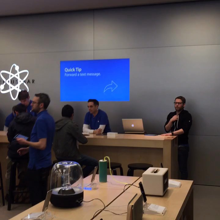 Apple Store - Never quiet here! - IT Services & Computer Repair Near Me - Manchester, XGM