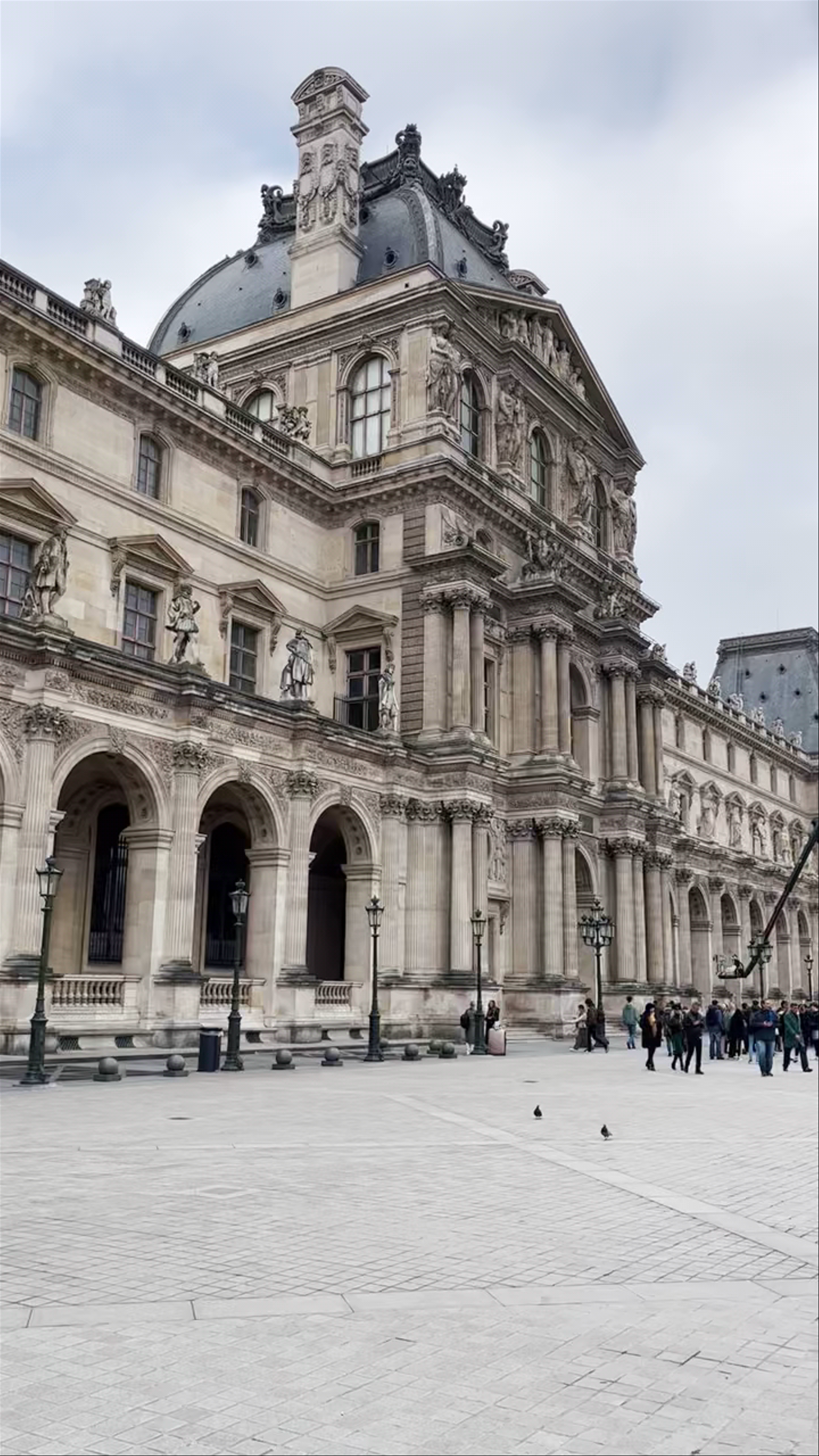 Pyramide du Louvre