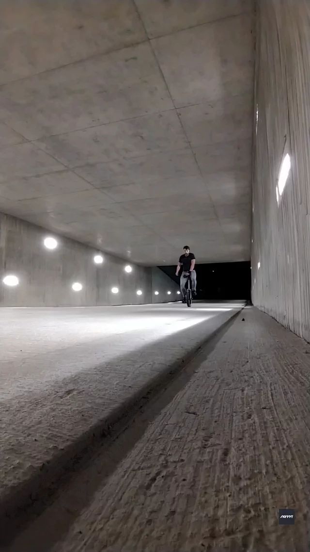 riu set: Outreverseside to jellyroll to one footed hickflip