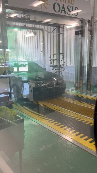 Castro Oasis Auto Salon - Conveyor belt wash - rinse and car soap foaming - Auto Customization Near Me - West Haven, Connecticut