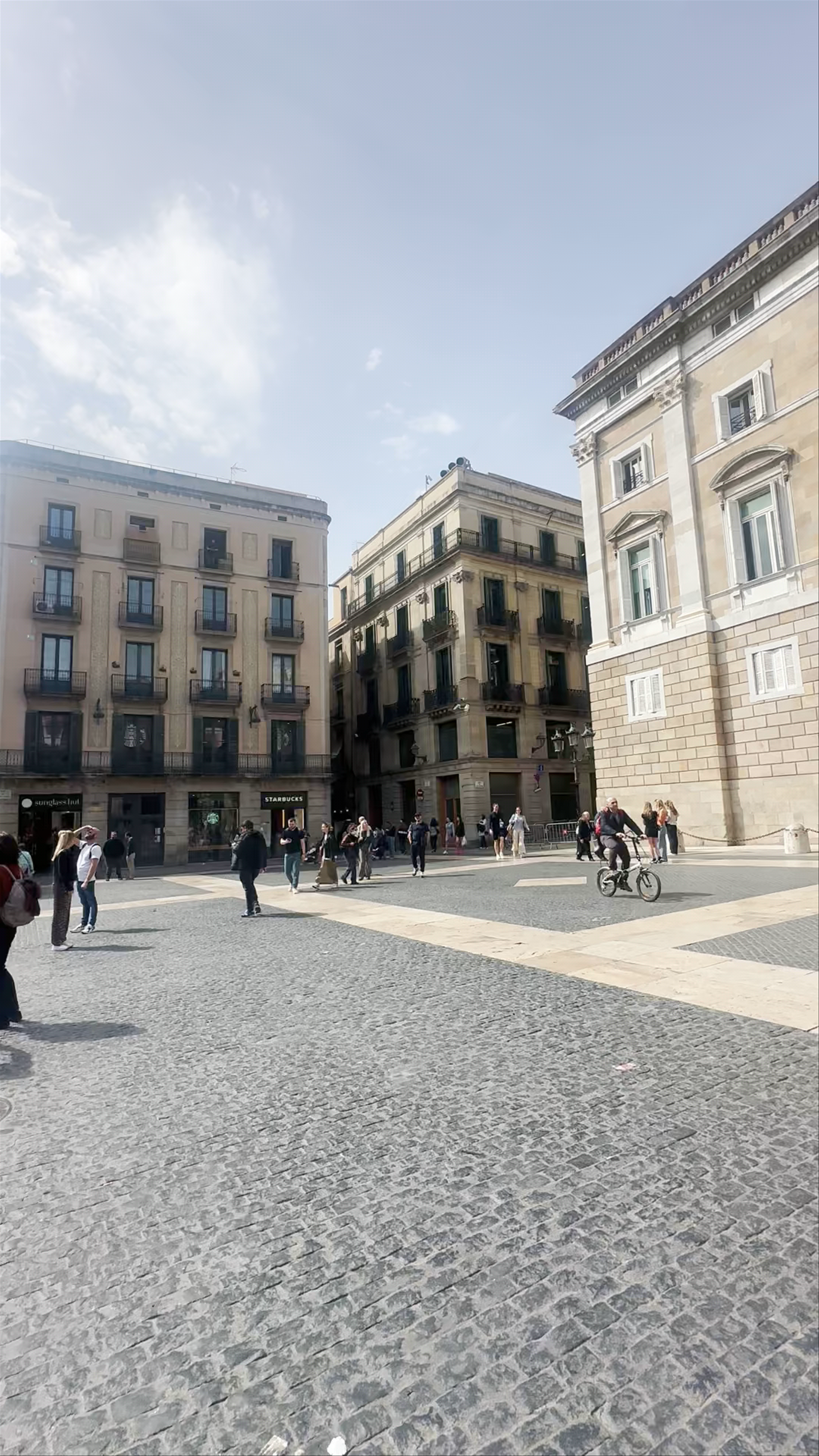Plaça de Sant Jaume: Vibrant Urban Heart of Barcelona