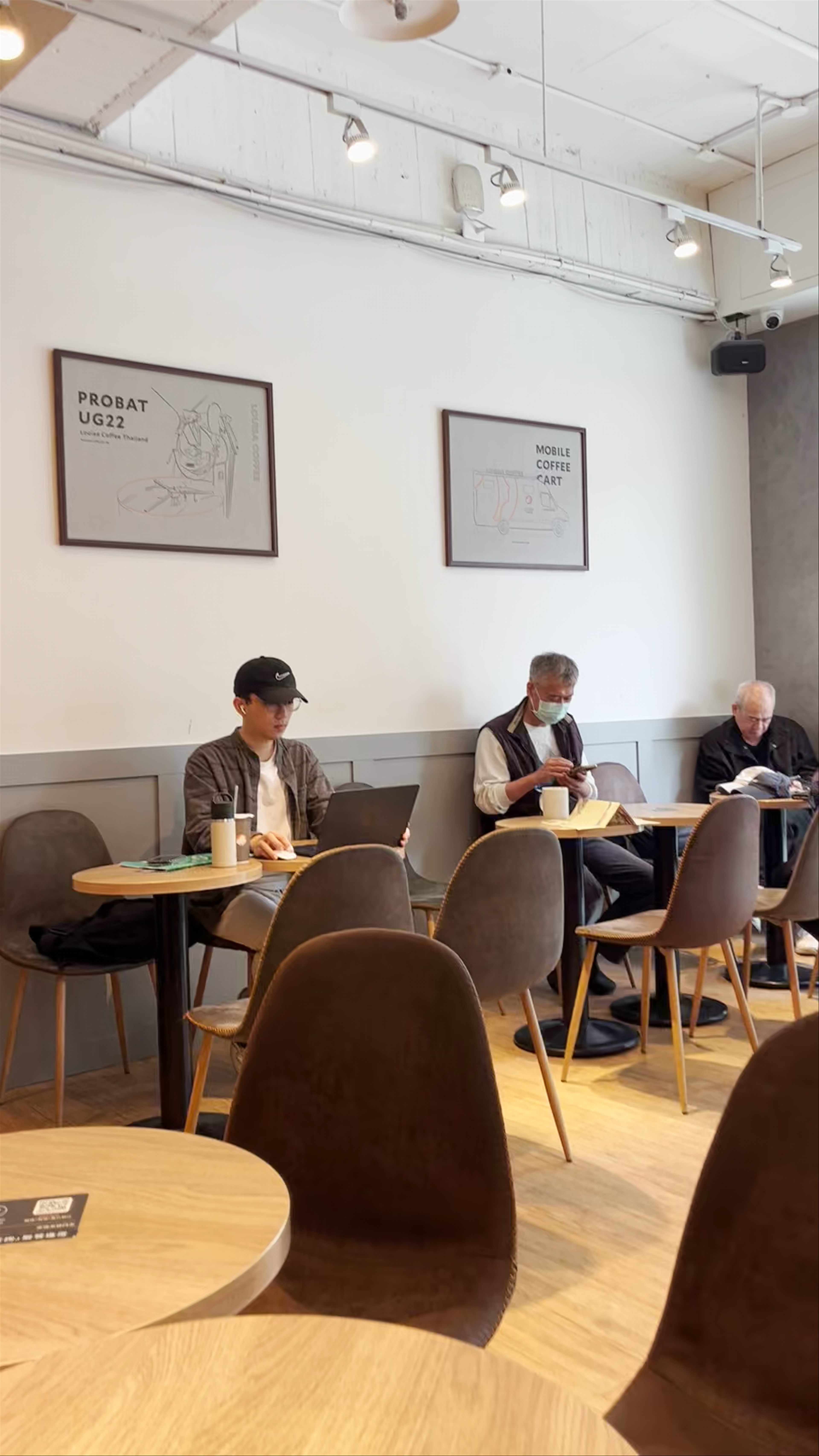 Louisa Coffee MRT Taipei City Hall